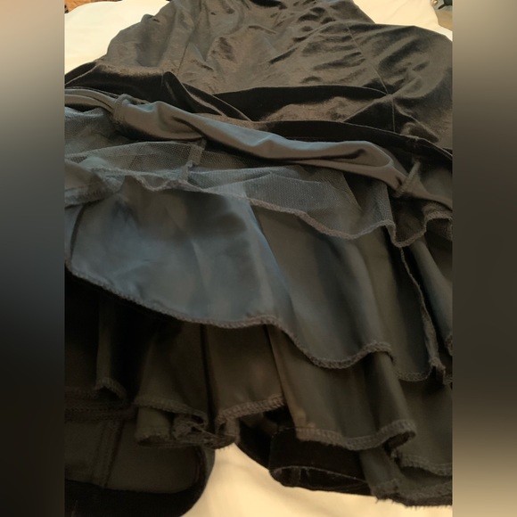 Tom Barra Collection black velour skirt with crinoline for a full skirt! - Picture 2 of 6